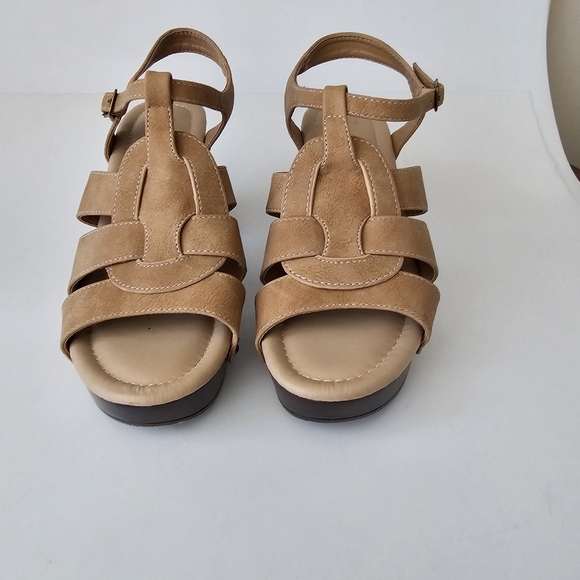 C Comfort Womens Sandals Tan Slingback Size 7 Casual Platform Thick Heel - Picture 2 of 9